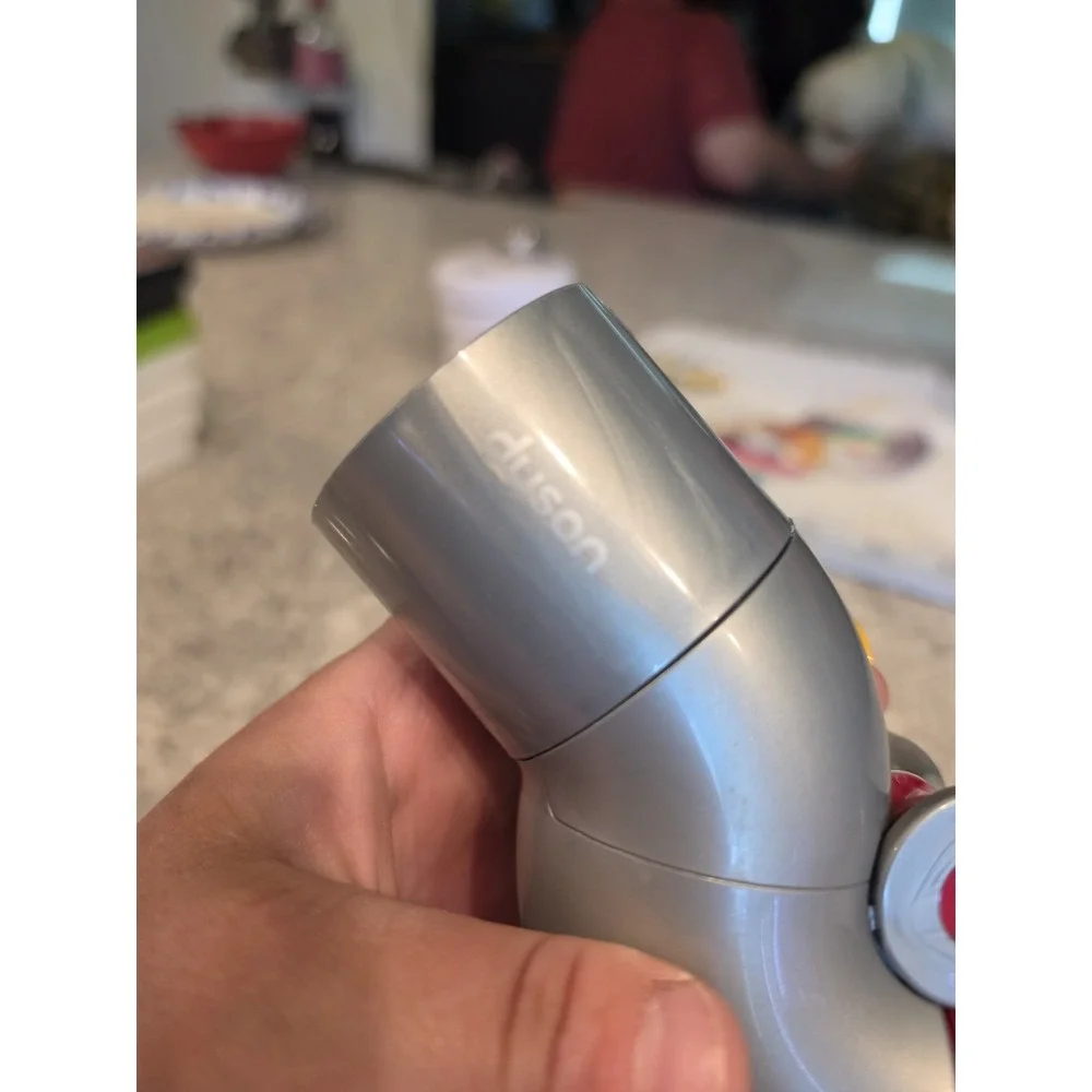 Dyson genuine v7